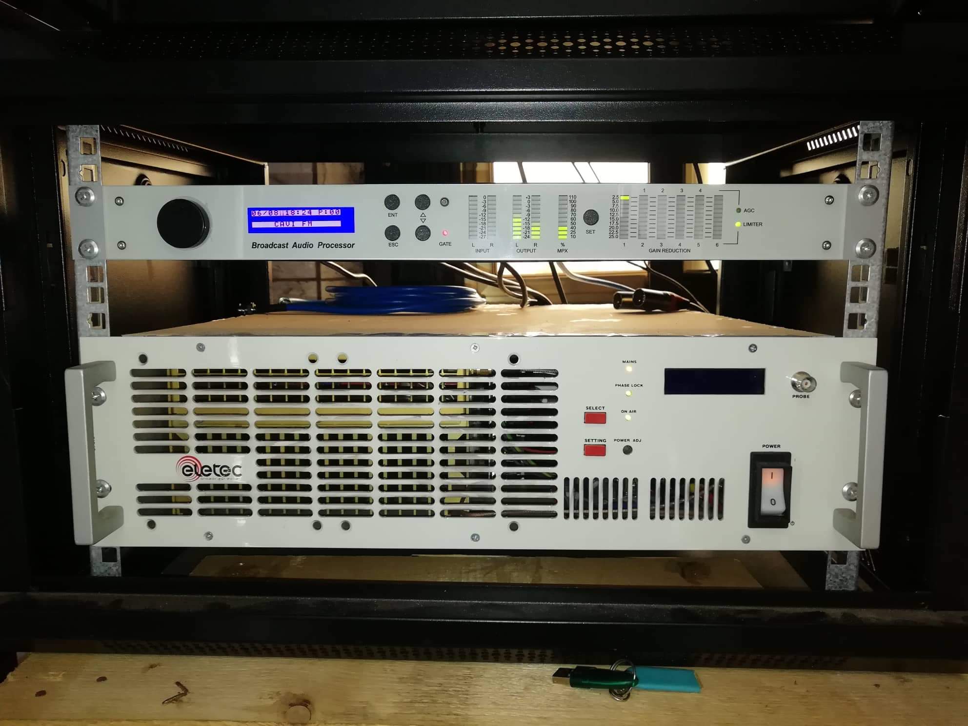 emetteur fm 1000W 1KW avec traitement de son fm titan fm 6 bandes